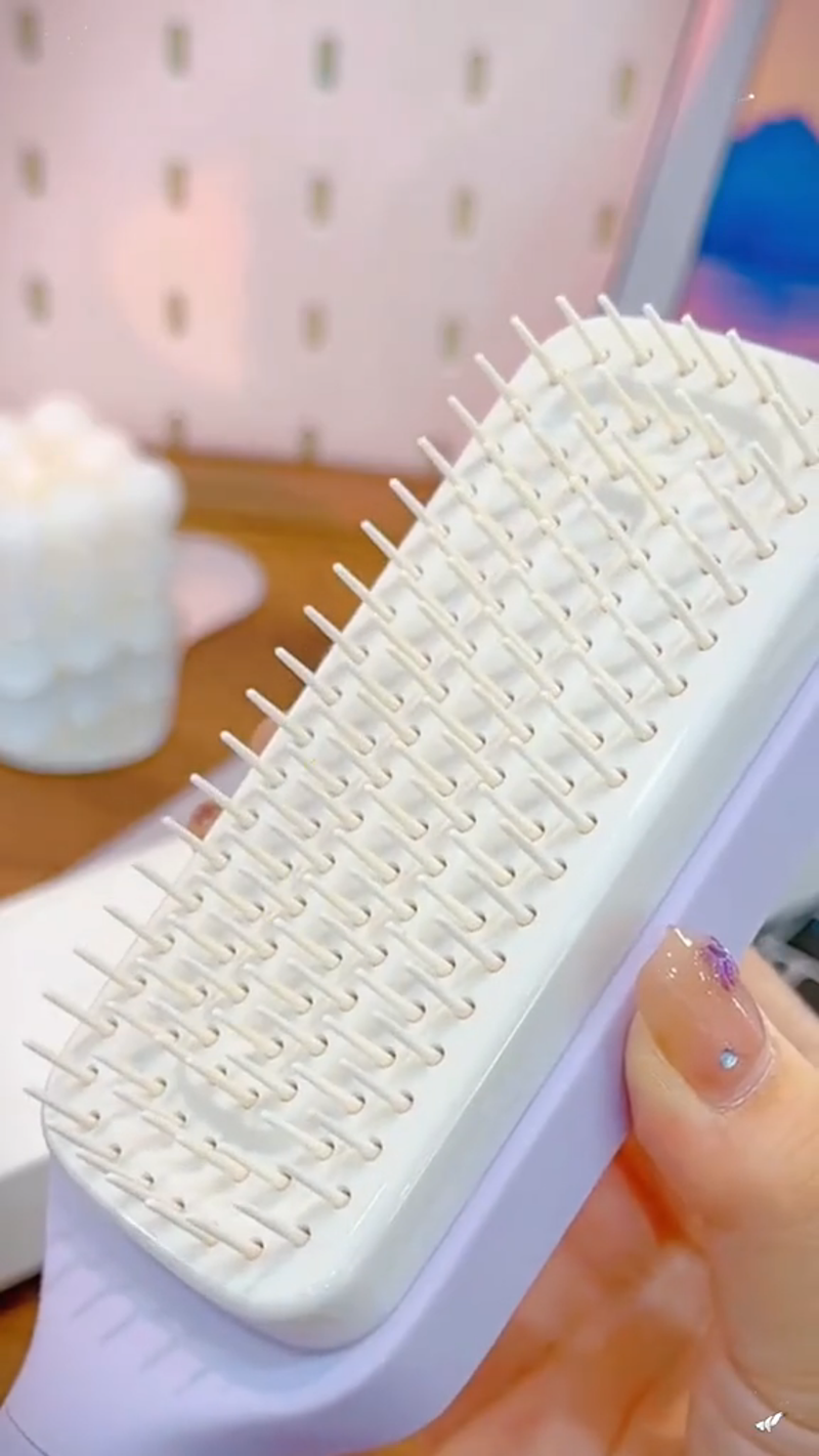 Bravora's Retractable Hairbrush