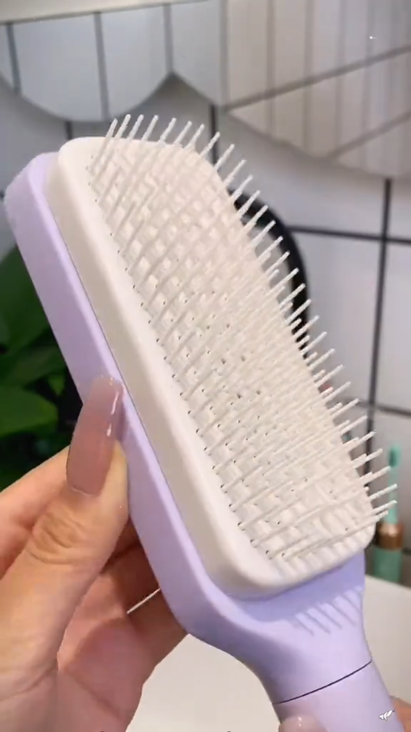 Bravora's Retractable Hairbrush